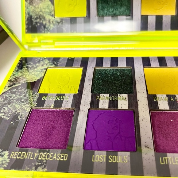 MELT COSMETICS x BEETLEJUICE PALETTE - Recently Deceased - Picture 5 of 9